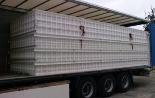 prostopadloscienne-zbiorniki-z-zebrowana-sciana-2-320x202