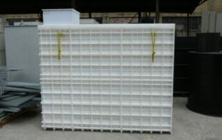 prostopadloscienne-zbiorniki-z-zebrowana-sciana-4-320x202