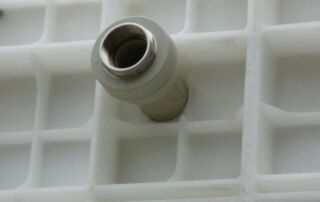 prostopadloscienne-zbiorniki-z-zebrowana-sciana-6-320x202