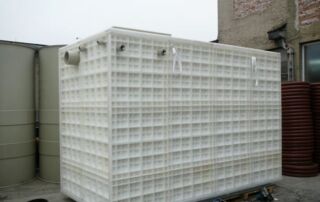 prostopadloscienne-zbiorniki-z-zebrowana-sciana-7-320x202