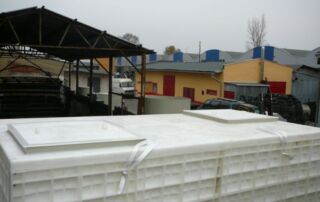 prostopadloscienne-zbiorniki-z-zebrowana-sciana-8-320x202